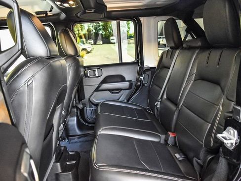 Used 2022 Jeep Wrangler Unlimited Sahara AWD/4WD image 17
