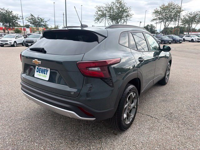 Used 2025 Chevrolet Trax LT FWD image 5