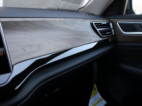 New 2026 Volkswagen Atlas SE image 12