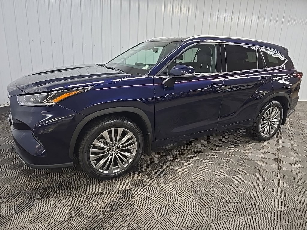 Used 2024 Toyota Highlander Platinum AWD/4WD image 6