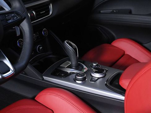 Used 2025 Alfa Romeo Stelvio Sprint w/ Veloce Package AWD/4WD image 19
