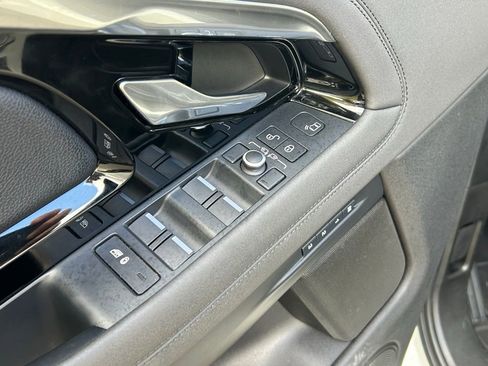 Used 2020 Land Rover Range Rover Evoque SE image 27