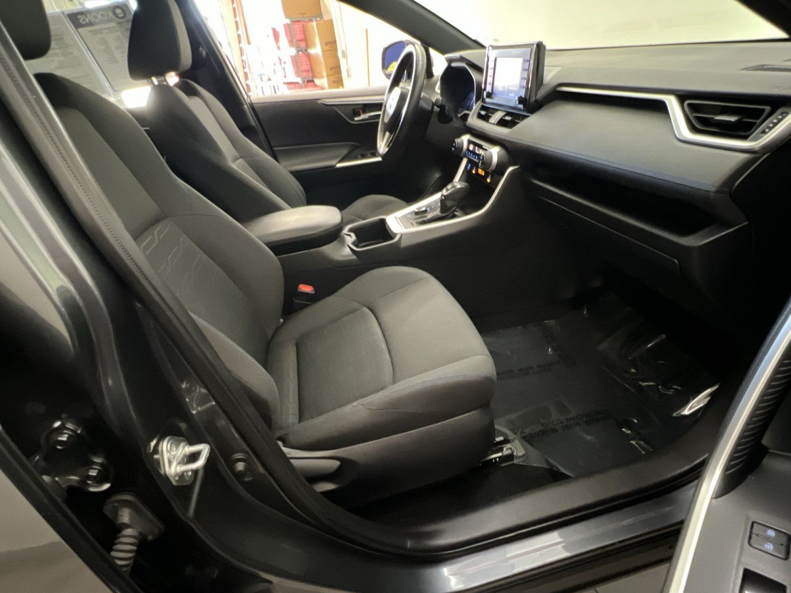 Used 2022 Toyota RAV4 SE w/ Convenience Package AWD/4WD image 26