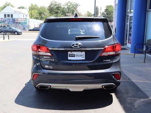 Used 2018 Hyundai Santa Fe AWD image 3