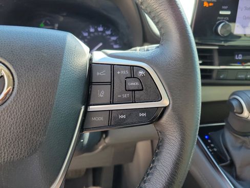 Used 2022 Toyota Sienna XLE FWD image 20