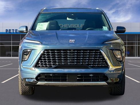 Certified 2025 Buick Enclave Avenir image 9