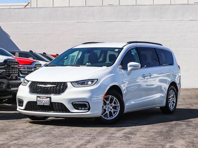 Used 2022 Chrysler Pacifica Touring-L