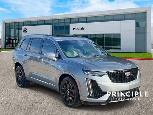 Used 2023 Cadillac XT6 Sport w/ Technology Package AWD/4WD image 3