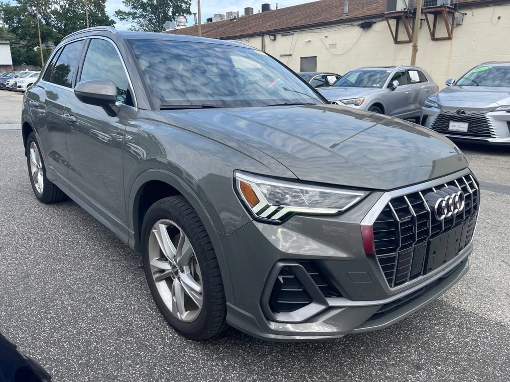 Used 2023 Audi Q3 2.0T Premium Plus w/ Premium Plus Package AWD/4WD image 1