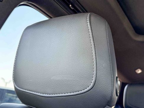 Used 2023 Cadillac XT6 Luxury image 52