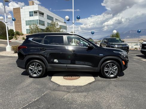 Used 2021 Kia Seltos S AWD/4WD image 4