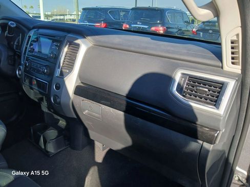 Used 2018 Nissan Titan SV RWD image 19