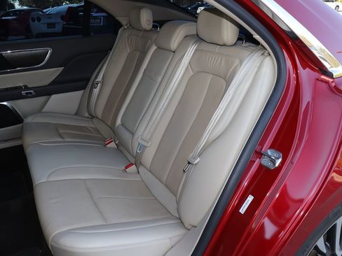 Used 2020 Lincoln Continental w/ Premium Package image 40