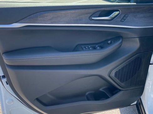 New 2025 Jeep Grand Cherokee L Limited w/ Luxury Tech Group II image 11