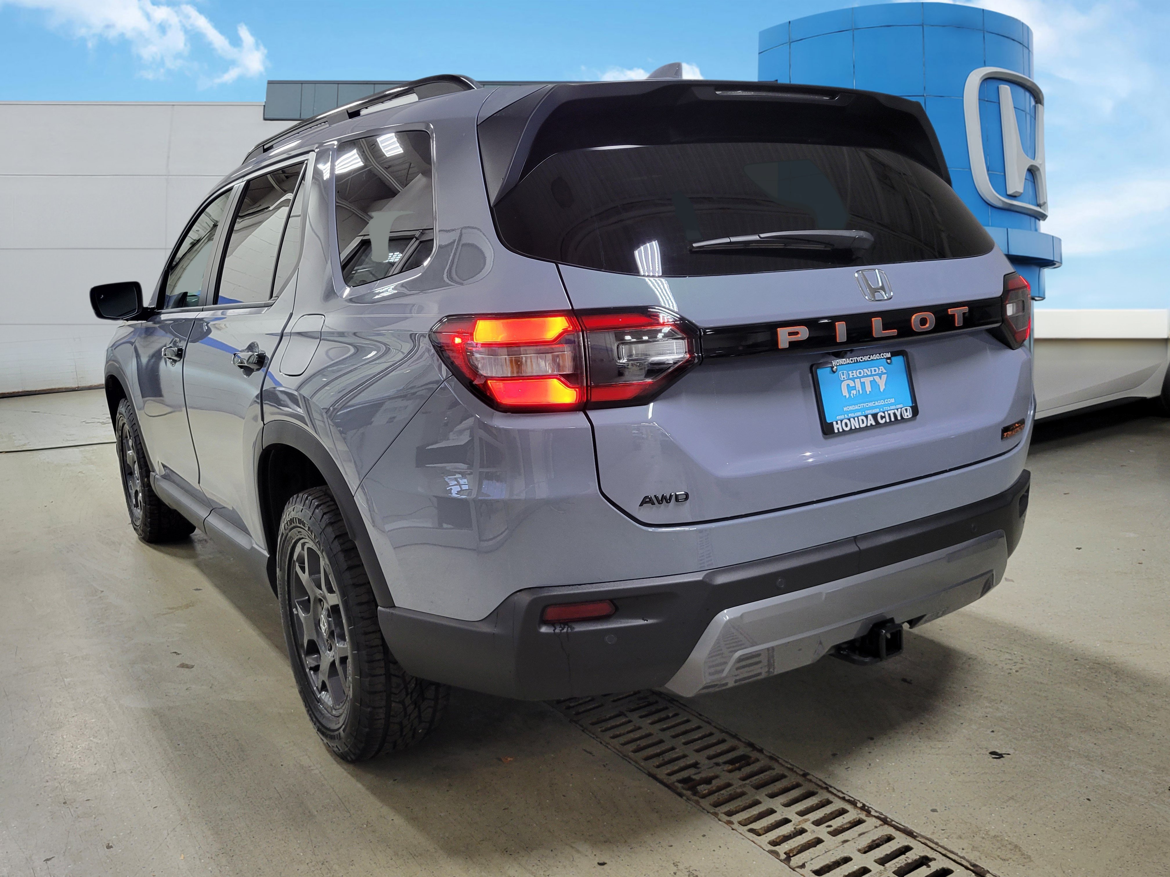 Used 2026 Honda Pilot TrailSport image 4