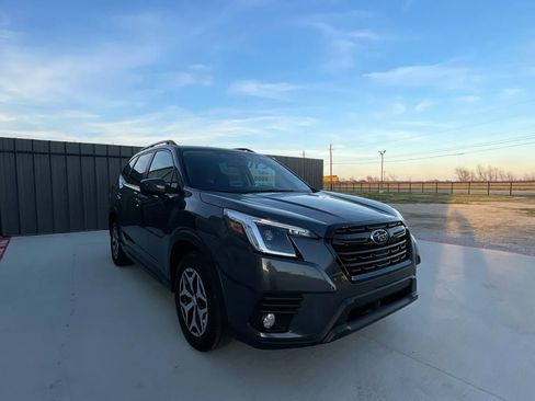 Used 2022 Subaru Forester Premium image 23