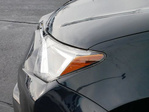 Used 2018 Toyota RAV4 LE image 16