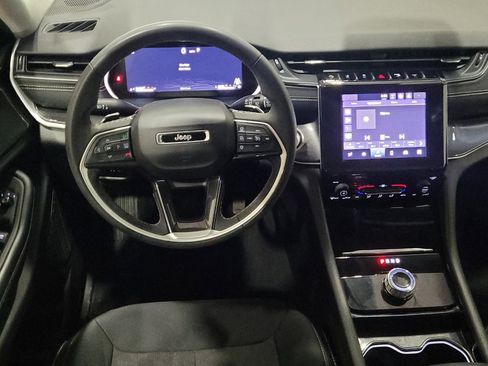 Used 2023 Jeep Grand Cherokee Laredo image 22