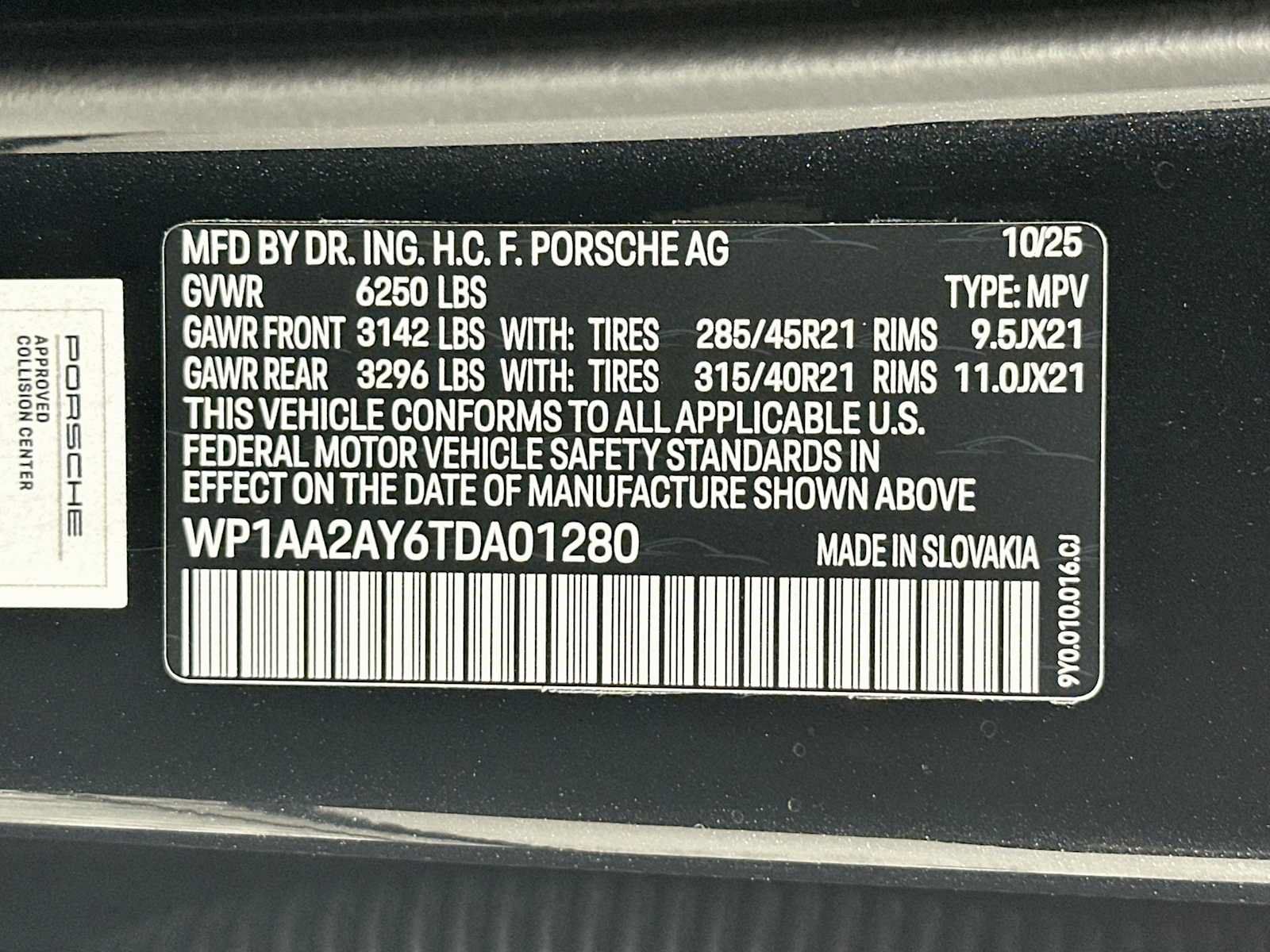 Certified 2026 Porsche Cayenne AWD/4WD image 32