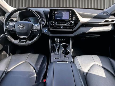 Used 2020 Toyota Highlander XLE AWD/4WD image 17