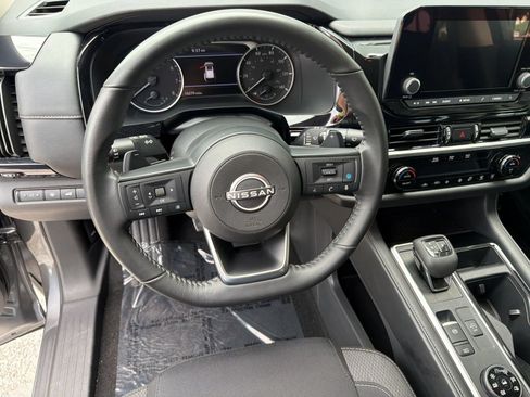 Used 2025 Nissan Pathfinder SV AWD/4WD image 26