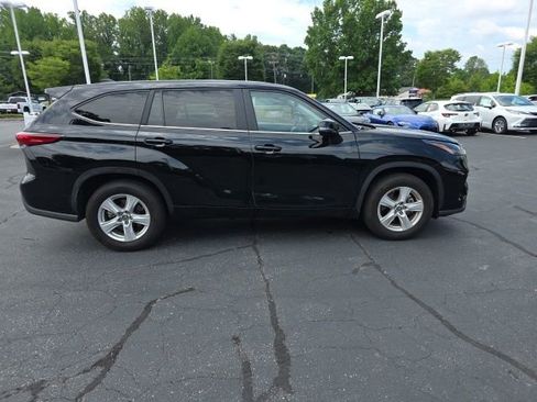 Used 2023 Toyota Highlander L FWD image 7