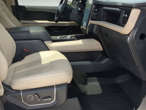 Used 2023 Ford Expedition Max Platinum AWD/4WD image 23