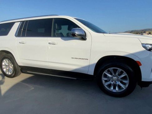 Used 2024 Chevrolet Suburban Premier image 2