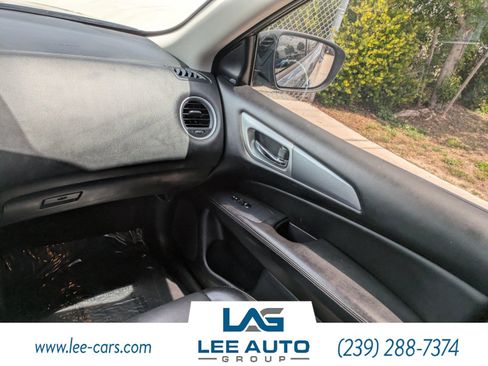 Used 2019 Nissan Pathfinder SL FWD image 16
