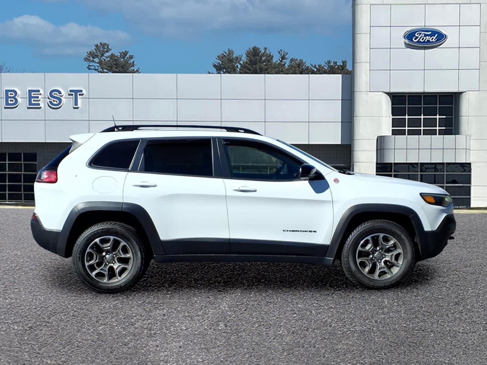 Used 2022 Jeep Cherokee Trailhawk w/ Premium Leather Package AWD/4WD image 9