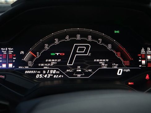 Used 2022 Lamborghini Huracan STO image 11