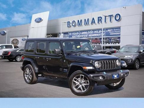 Used 2024 Jeep Wrangler Unlimited AWD/4WD image 6