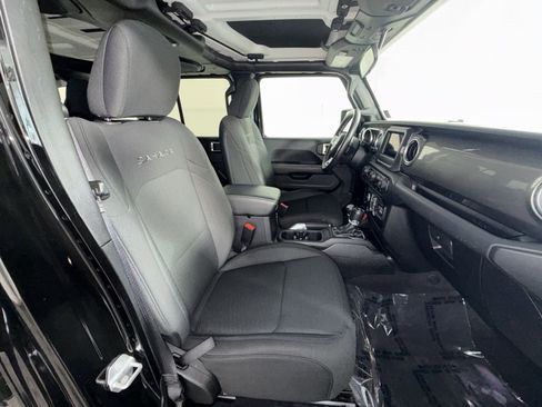 Used 2018 Jeep Wrangler Unlimited Sahara AWD/4WD image 26