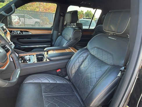Used 2024 Jeep Grand Wagoneer Series III w/ Rear Seat Video Group 1 AWD/4WD image 18