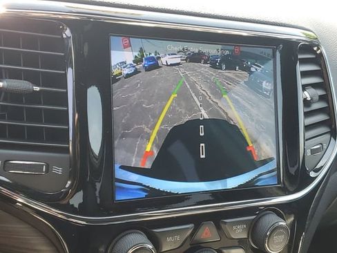 Used 2019 Jeep Grand Cherokee Altitude AWD/4WD image 29