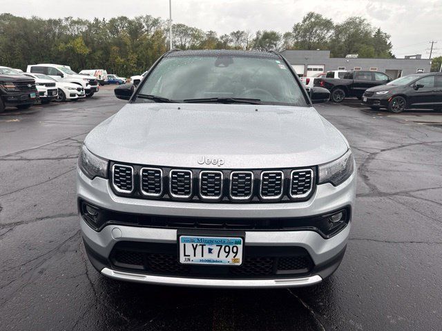 Used 2024 Jeep Compass Limited AWD/4WD image 2