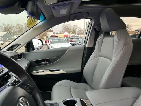 Used 2023 Toyota Venza Limited image 30