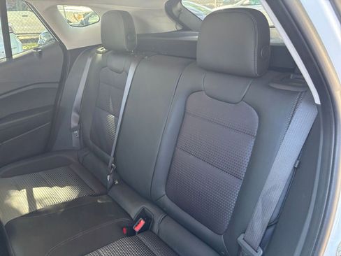 Used 2025 Chevrolet Trax LT image 36