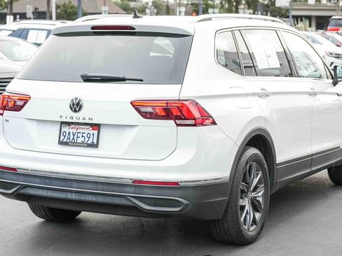Used 2022 Volkswagen Tiguan SE w/ Panoramic Sunroof Package image 6