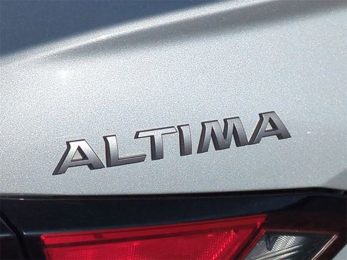 Used 2024 Nissan Altima 2.5 SV image 30