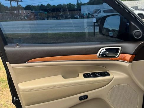 Used 2012 Jeep Grand Cherokee Overland image 18