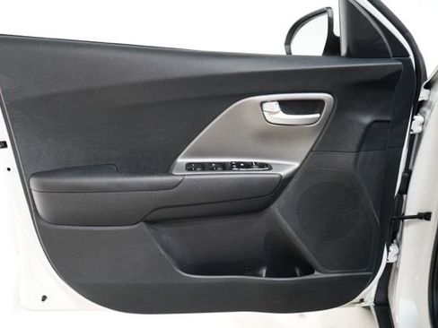 Used 2022 Kia Niro LX image 19