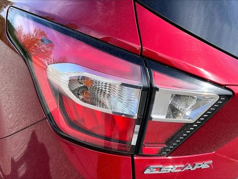 Used 2018 Ford Escape Titanium AWD/4WD image 28