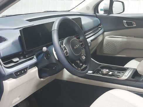 New 2026 Kia Carnival EX image 18