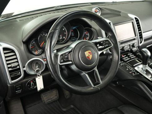 Used 2016 Porsche Cayenne image 31