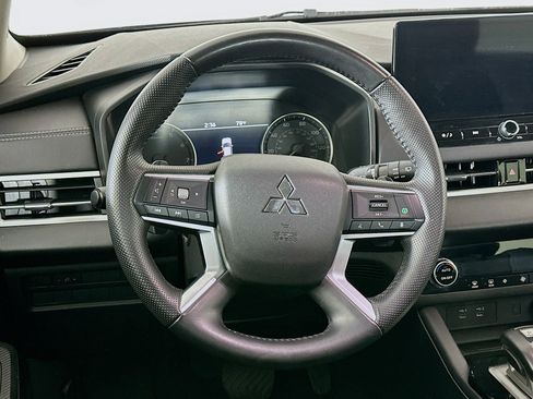 Used 2025 Mitsubishi Outlander SE AWD/4WD image 17