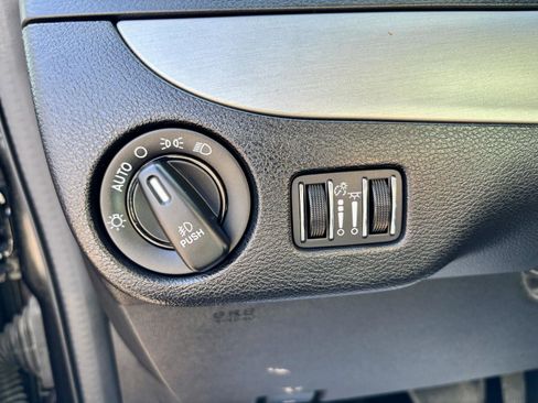 Used 2017 Dodge Grand Caravan GT FWD image 22