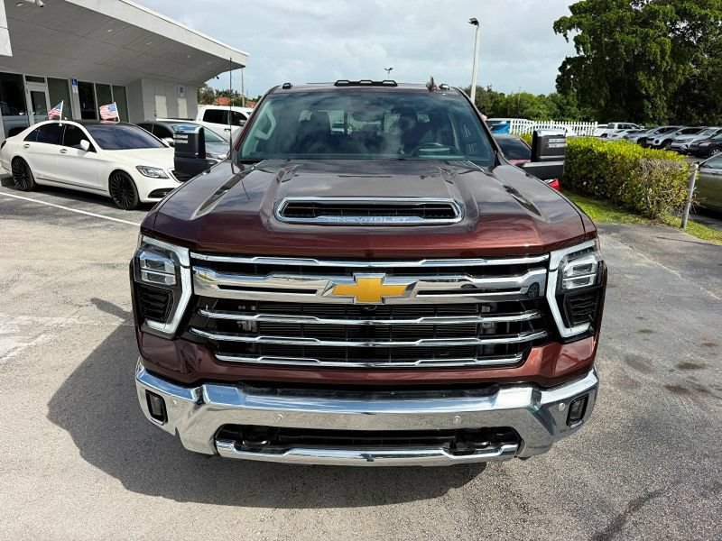 Used 2024 Chevrolet Silverado 3500 LTZ w/ LTZ Plus Package AWD/4WD image 8