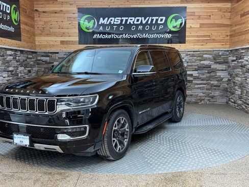 Used 2023 Jeep Wagoneer Series III w/ Preferred Equipment Group AWD/4WD image 4