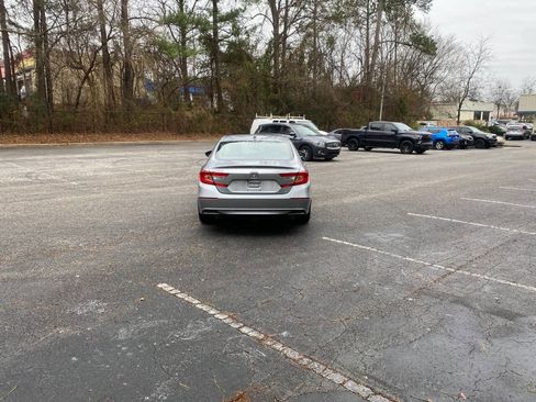 Used 2018 Honda Accord LX image 9